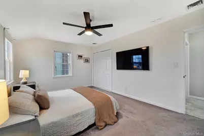 22 Miriam Parkway, Elmont, NY 11003 - Photo 16