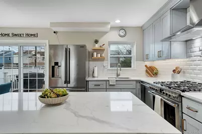 22 Miriam Parkway, Elmont, NY 11003 - Photo 12