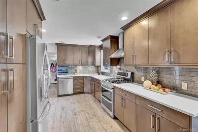 225 Hilton Avenue, Hempstead, NY 11550 - Photo 16