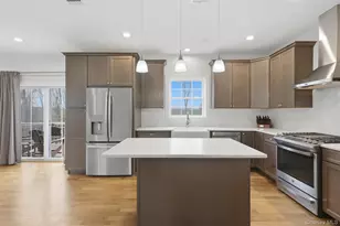 108 Joyce Wy, New Windsor, NY 12553 - Photo 8