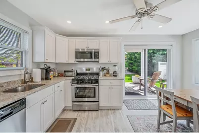 401 Wiggins Street, Greenport, NY 11944 - Photo 20