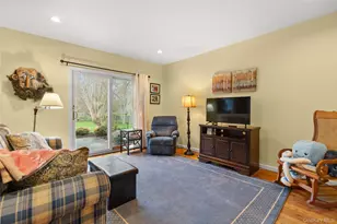 1390 Thompson Dr, Bay Shore, NY 11706 - Photo 10