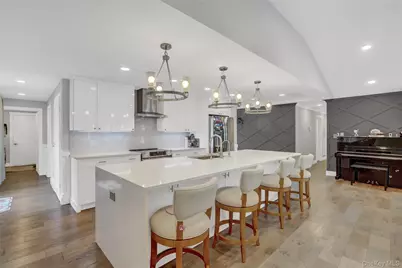 14 Chatham Place, Dix Hills, NY 11746 - Photo 2