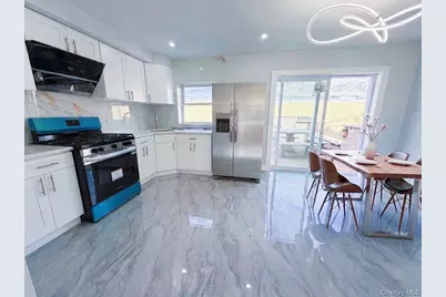 166-65 17th Road, Whitestone, NY 11357 - Photo 2