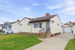 61 Grant St, Freeport, NY 11520 - Photo 2