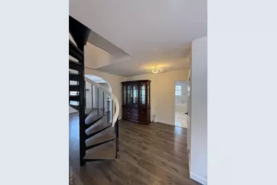 1090 Pelham Parkway S, Bronx, NY 10461 - Photo 12