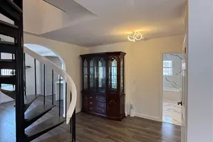 1090 Pelham Pkwy S, Bronx, NY 10461 - Photo 12