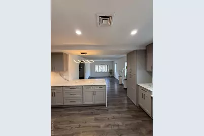 1090 Pelham Parkway S, Bronx, NY 10461 - Photo 24