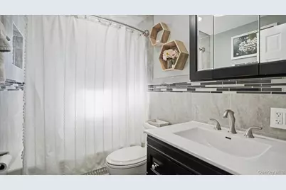 178 Geery Avenue, Holbrook, NY 11741 - Photo 28