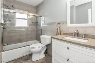 31 Baldwin St, East Islip, NY 11730 - Photo 12