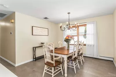 31 Baldwin Street, East Islip, NY 11730 - Photo 4