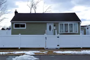 15 Penndale Dr, Amityville, NY 11701 - Photo 2