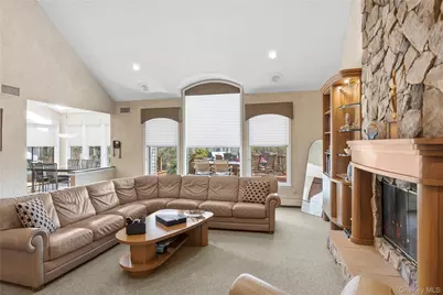 23 Mary Court, Melville, NY 11747 - Photo 10