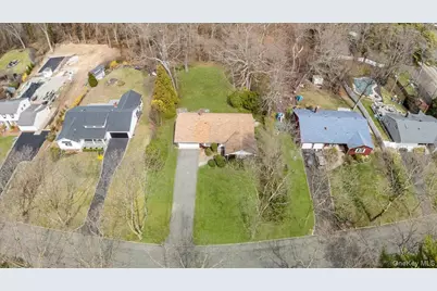 8 Skyline Drive, Huntington, NY 11743 - Photo 24