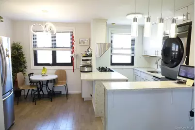 246-15 57 Dr #Upper, Douglaston, NY 11362 - Photo 4