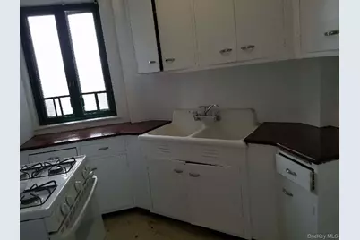 1594 Unionport Road #9D, Bronx, NY 10462 - Photo 2