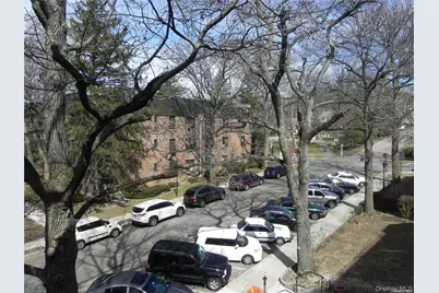 12 Welwyn Road #2P, Great Neck, NY 11021 - Photo 2