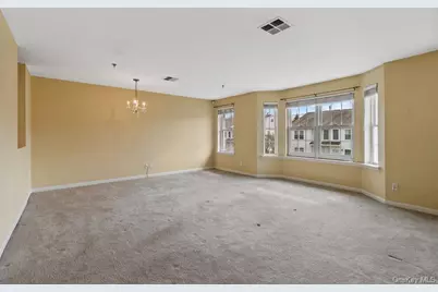 355 Old Tarrytown Road #206, White Plains, NY 10603 - Photo 4