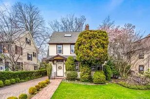 3-35 Warwick Ave, Douglaston, NY 11363 - Photo 2