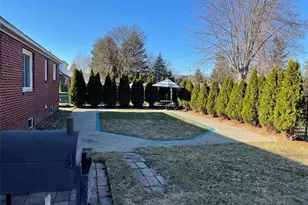 17 Bosher Dr, Colonie, NY 12205 - Photo 14