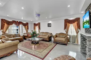 120 Majestic Dr, Dix Hills, NY 11746 - Photo 10