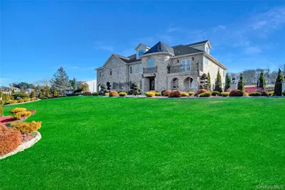 120 Majestic Drive, Dix Hills, NY 11746 - Photo 2