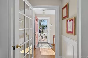 7 Grace Ct N, Great Neck, NY 11021 - Photo 4