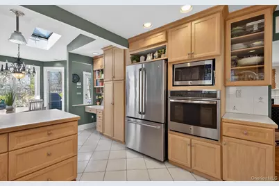 7 Grace Court N, Great Neck, NY 11021 - Photo 18