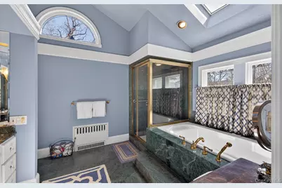 7 Grace Court N, Great Neck, NY 11021 - Photo 26