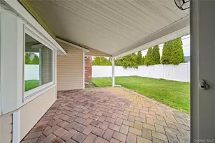 41 Winter Ln, Hicksville, NY 11801 - Photo 16