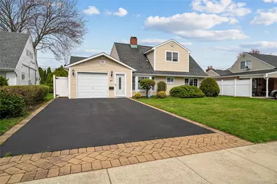 41 Winter Lane, Hicksville, NY 11801 - Photo 2
