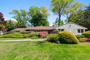 5 The Hemlocks, Roslyn, NY 11577 - Photo 2