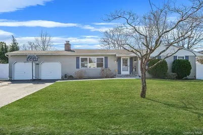 28 Shirley Street, Bohemia, NY 11716 - Photo 2