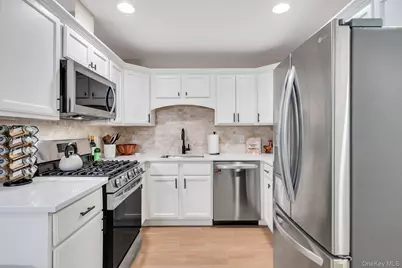 147 Ashley Court, Central Islip, NY 11722 - Photo 4