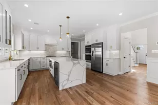 43 Barter Ln, Hicksville, NY 11801 - Photo 10