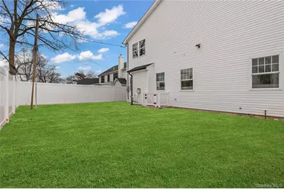 43 Barter Lane, Hicksville, NY 11801 - Photo 2