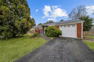 1656 N Gardiner Dr, Bay Shore, NY 11706 - Photo 22