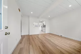 1656 N Gardiner Dr, Bay Shore, NY 11706 - Photo 12