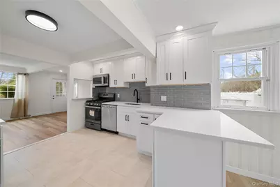 1656 N Gardiner Drive, Bay Shore, NY 11706 - Photo 4