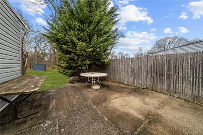1656 N Gardiner Drive, Bay Shore, NY 11706 - Photo 16