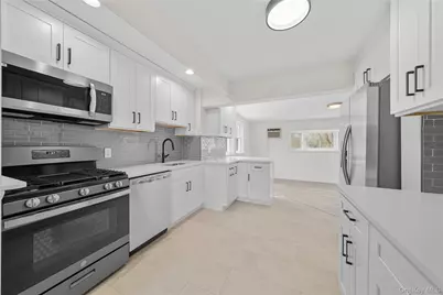 1656 N Gardiner Drive, Bay Shore, NY 11706 - Photo 2