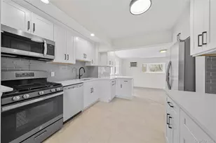 1656 N Gardiner Dr, Bay Shore, NY 11706 - Photo 2