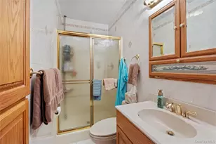 12 Westmoylan Ln, Coram, NY 11727 - Photo 20