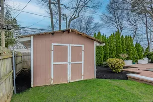12 Westmoylan Ln, Coram, NY 11727 - Photo 32