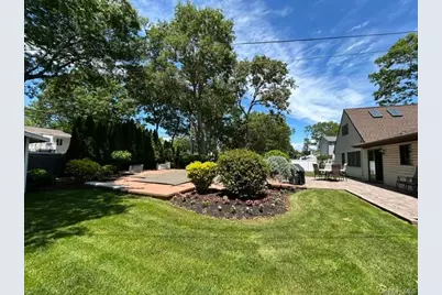 12 Westmoylan Lane, Coram, NY 11727 - Photo 10