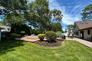 12 Westmoylan Ln, Coram, NY 11727 - Photo 10