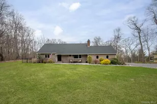 431 Woodbury Rd, Cold Spring Harbor, NY 11724 - Photo 2