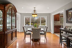 431 Woodbury Rd, Cold Spring Harbor, NY 11724 - Photo 8