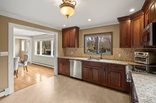 431 Woodbury Rd, Cold Spring Harbor, NY 11724 - Photo 12