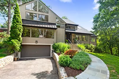 27 Stone Cabin Road, New Rochelle, NY 10801 - Photo 2